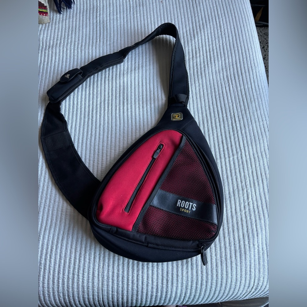 Vintage Y2K Roots Black and Red shoulder pack